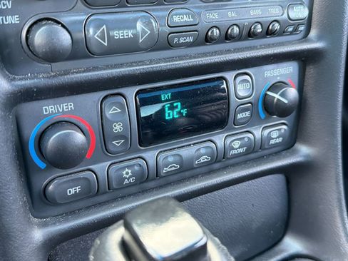 Used 2001 Chevrolet Corvette Coupe w/ Preferred Equipment Group2 image 25