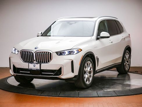 Certified 2024 BMW X5 xDrive50e w/ Premium Package AWD/4WD image 1
