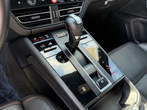 Used 2023 Porsche Macan AWD/4WD image 16