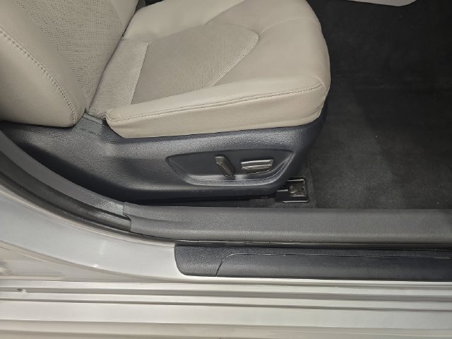Used 2023 Toyota Camry XSE FWD image 10