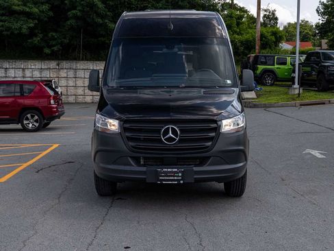 Used 2024 Mercedes-Benz Sprinter 2500 image 2