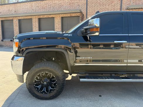 Used 2018 GMC Sierra 2500 SLT w/ Duramax Plus Package image 4