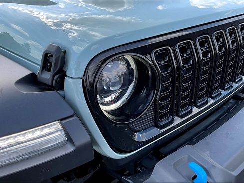 Used 2024 Jeep Wrangler Unlimited AWD/4WD image 31