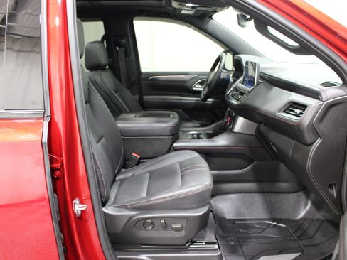 Used 2024 Chevrolet Suburban RST w/ Luxury Package AWD/4WD image 28