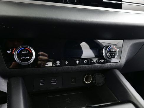 Used 2024 Mitsubishi Outlander SE image 10