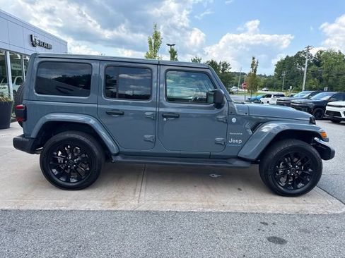 Used 2024 Jeep Wrangler Unlimited Sahara w/ Technology Group AWD/4WD image 8