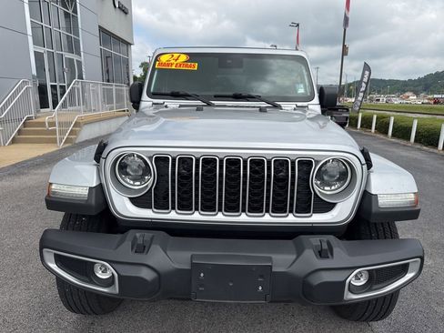 Used 2024 Jeep Wrangler Unlimited Sahara AWD/4WD image 42