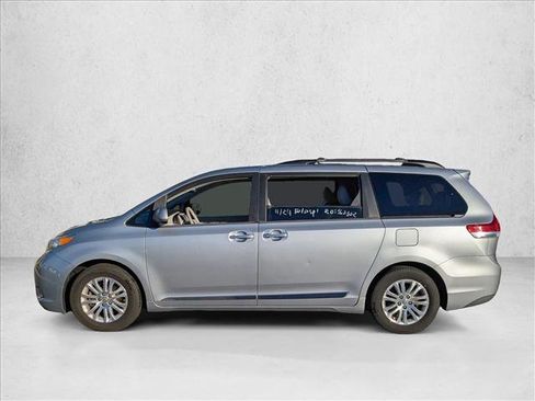 Used 2011 Toyota Sienna XLE image 9