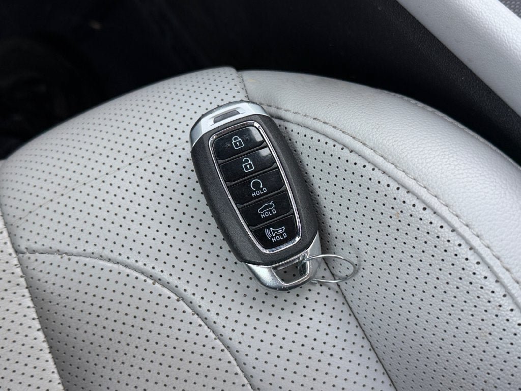 Used 2021 Hyundai Elantra Limited FWD image 32