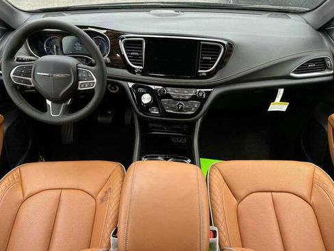 New 2023 Chrysler Pacifica Pinnacle image 13