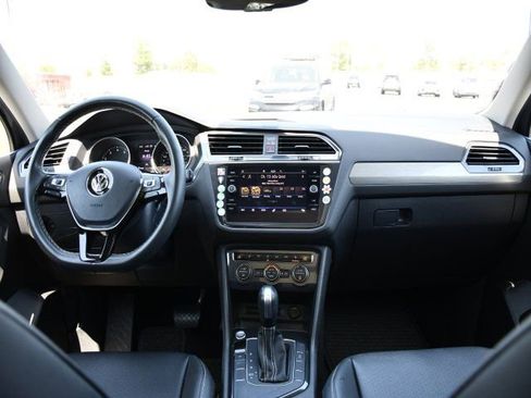 Used 2021 Volkswagen Tiguan SE w/ Panoramic Sunroof Package FWD image 22