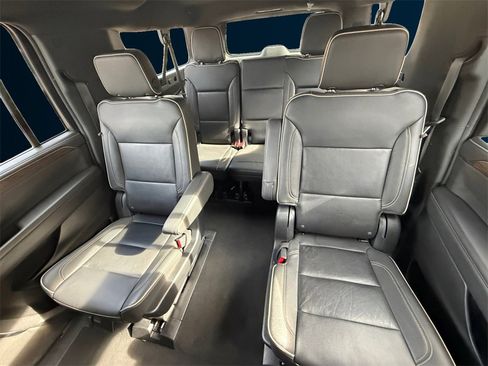 Used 2023 Chevrolet Suburban Premier image 16