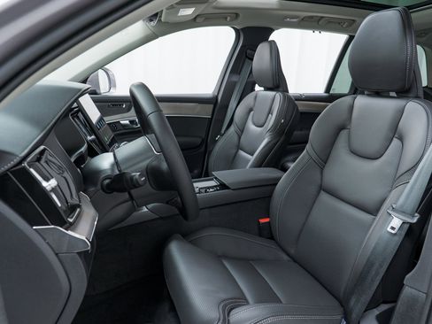 New 2026 Volvo XC90 B5 Ultra w/ Protection Package image 13