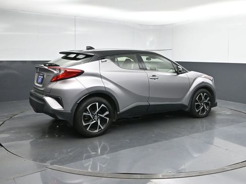 Used 2019 Toyota C-HR Limited FWD image 5