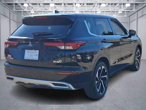 Used 2024 Mitsubishi Outlander SE image 5