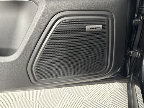 Certified 2025 Porsche Macan image 20