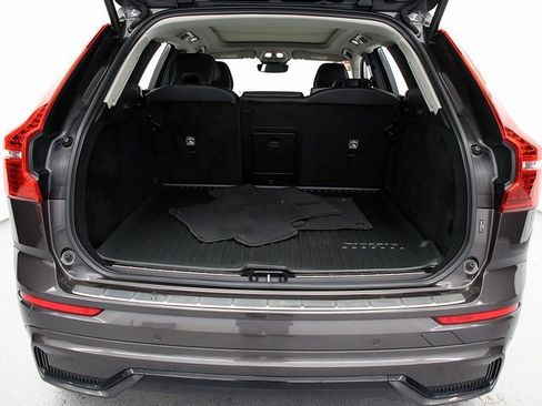 Used 2023 Volvo XC60 B5 Plus w/ Protection Package Premier image 27