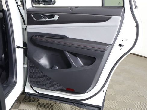 Certified 2024 Volkswagen Atlas Peak Edition SEL AWD/4WD image 31