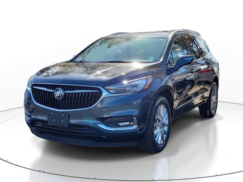 Used 2021 Buick Enclave Essence image 3