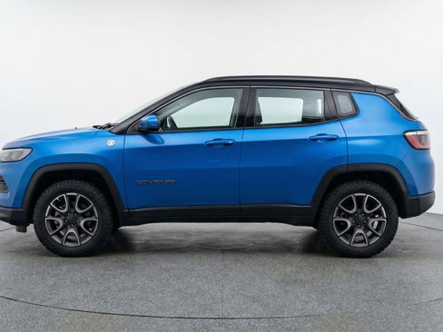 Used 2025 Jeep Compass Trailhawk image 5