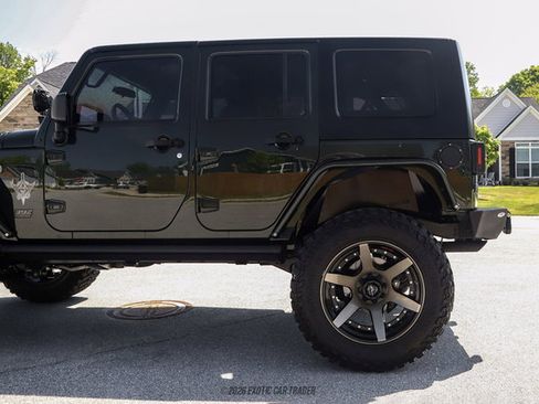 Used 2010 Jeep Wrangler Unlimited Rubicon w/ Dual Top Group AWD/4WD image 5