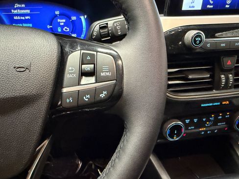 Certified 2022 Ford Escape SEL w/ Technology Package AWD/4WD image 15