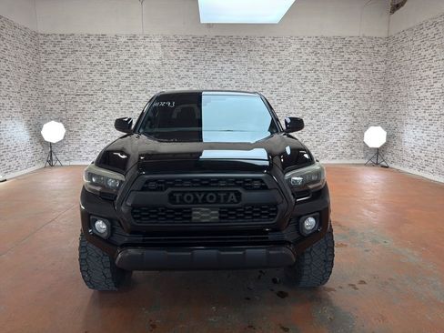 Used 2020 Toyota Tacoma TRD Off-Road w/ Technology Package image 2