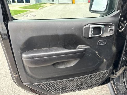 Used 2018 Jeep Wrangler Unlimited Sport S AWD/4WD image 7