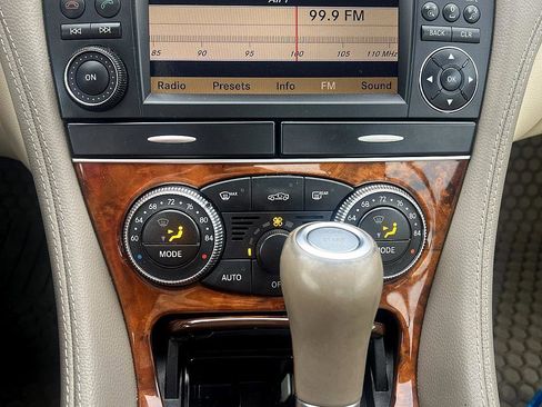 Used 2009 Mercedes-Benz SL 550 image 16