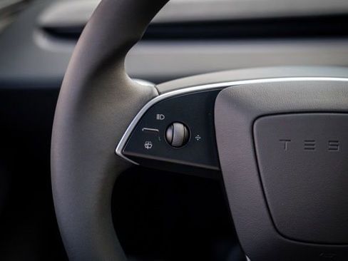 Used 2026 Tesla Model Y Long Range image 27