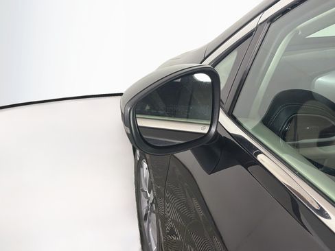 Used 2023 Chrysler Pacifica Touring-L FWD image 16
