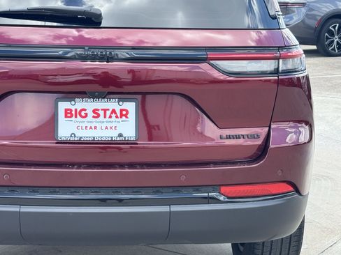 Used 2025 Jeep Grand Cherokee Limited w/ Black Appearance Package RWD image 11