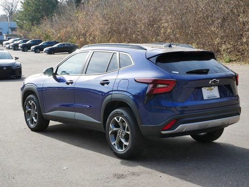 Used 2024 Chevrolet Trax LT w/ Driver Confidence Package image 5