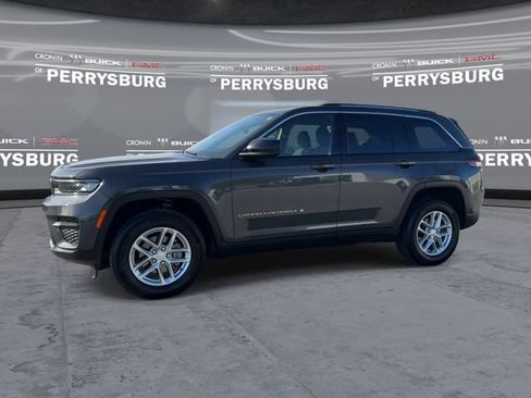 Used 2023 Jeep Grand Cherokee Laredo w/ Luxury Tech Group I AWD/4WD image 4