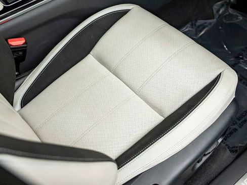 Certified 2018 Land Rover Range Rover Velar S image 29