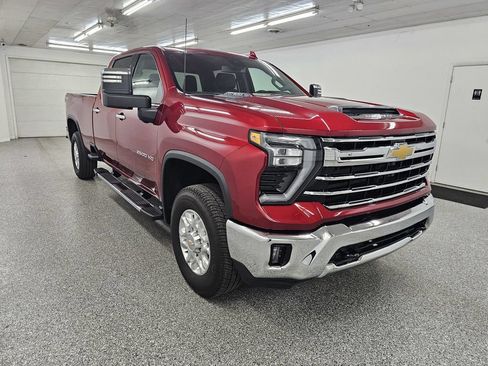 Used 2026 Chevrolet Silverado 2500 LTZ w/ LTZ Convenience Package AWD/4WD image 3