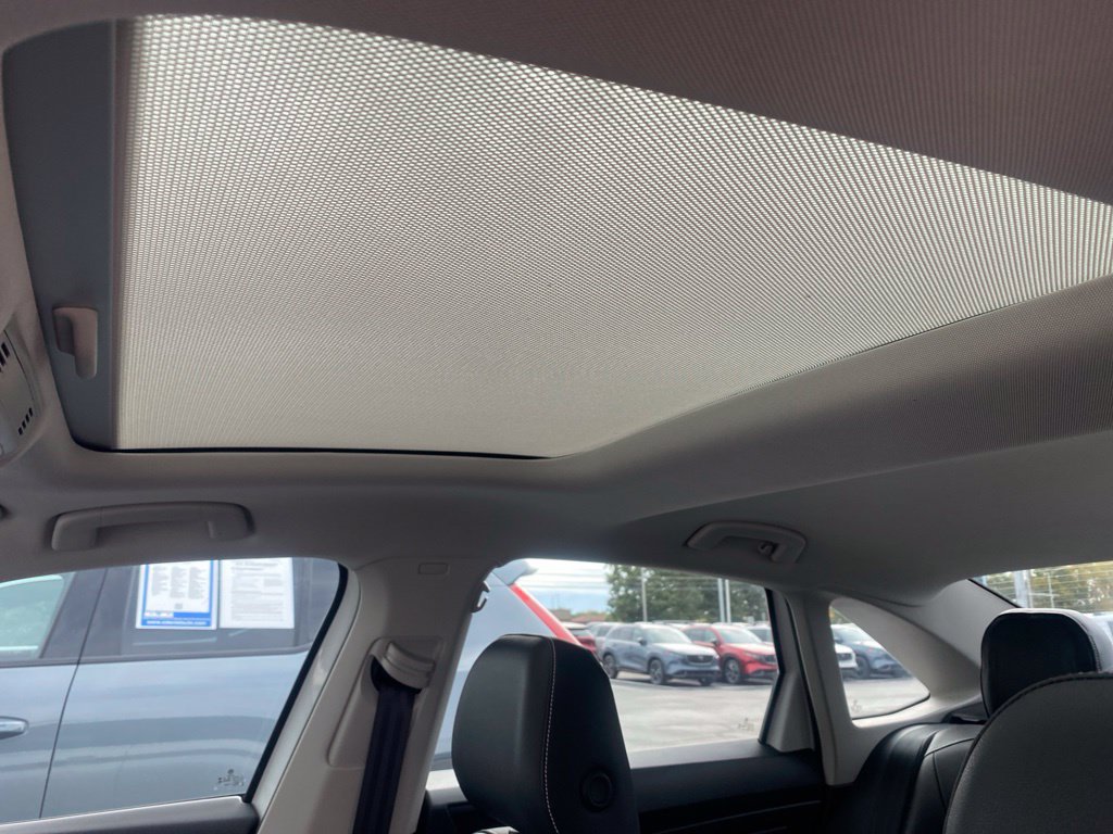 Used 2024 Volkswagen Jetta SE w/ Panoramic Sunroof Package FWD image 9