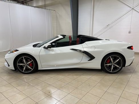 Used 2022 Chevrolet Corvette Stingray Convertible w/ 1LT image 2
