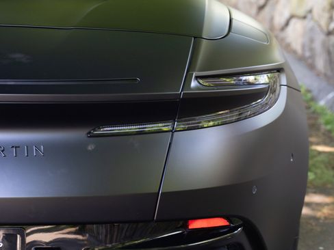 Used 2025 Aston Martin DB12 Convertible RWD image 36