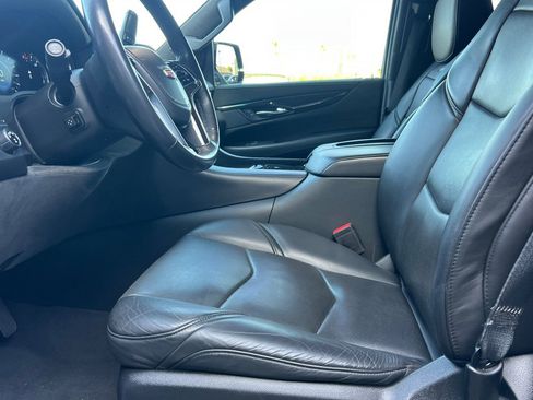 Used 2019 Cadillac Escalade ESV Platinum AWD/4WD image 10
