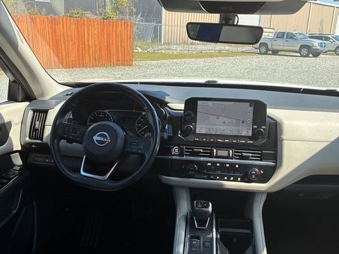 Used 2023 Nissan Pathfinder SL w/ Lighting Package (N92) image 15