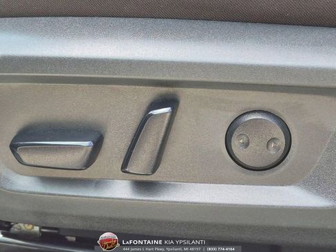 Used 2025 Nissan Rogue SV FWD image 13