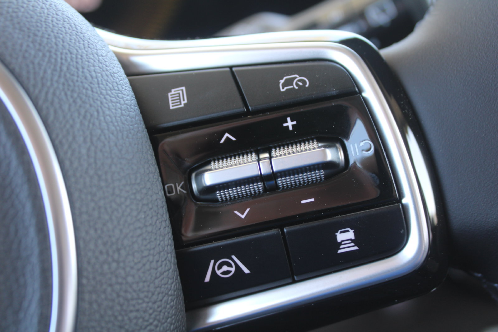 New 2026 Kia Carnival EX FWD image 37