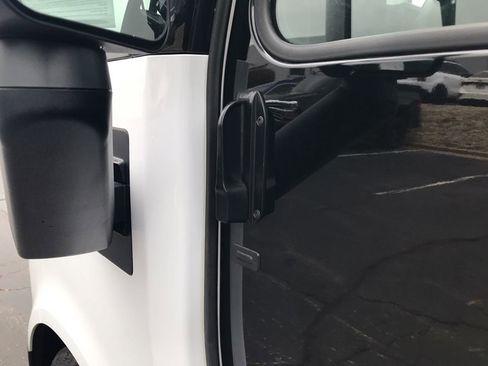 Used 2024 Chevrolet Brightdrop 600 w/ Commercial Equipment Package image 13