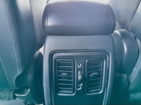 Used 2019 Jeep Grand Cherokee Laredo RWD image 21