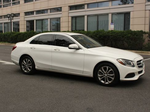 Used 2015 Mercedes-Benz C 300 4MATIC Sedan image 2