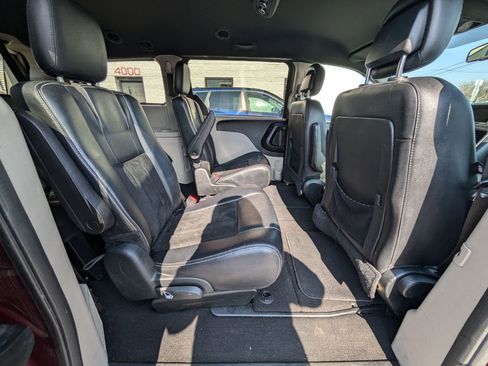 Used 2017 Dodge Grand Caravan SXT image 15