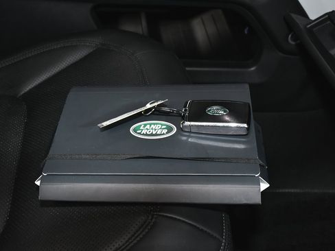 Used 2025 Land Rover Defender 110 S image 64