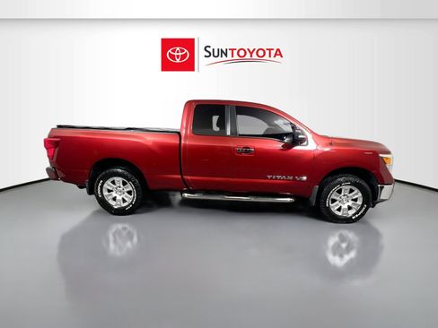 Used 2018 Nissan Titan SV w/ SV Convenience Package image 2