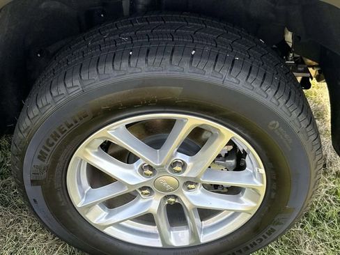 New 2025 Jeep Grand Cherokee Laredo X w/ Luxury Tech Group I image 36